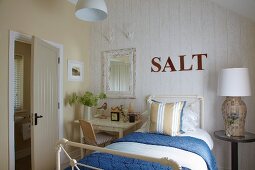 Maritime-style guest bedroom