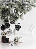 Christmas tree with black and white decorations