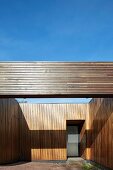 Point 7, Winchester, United Kingdom. Architect: Dan Brill Architects, 2014. Contemporary house with wood-clad facade and garage