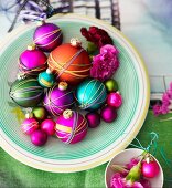 Christmas tree baubles wrapped with colourful rubber bands decorating table