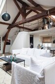 Vintage-style living room with exposed roof structure