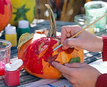 Paint pumpkins with leaf decor