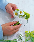 Daisies-lady's mantle-wreath