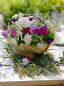 Table decoration of roses and elderberry