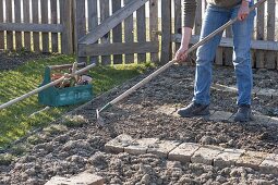 Prepare soil before sowing vegetables