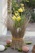 Narcissus 'Tete A Tete', pot covered with grasses, easter eggs