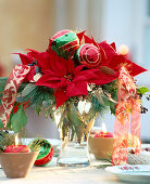 Adventsstrauß mit Weihnachtsstern / Euphorbia
