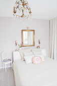 Vintage-style bedroom in white and pale grey