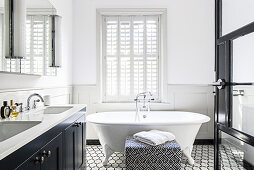 Free-standing bathtub in classic, black-and-white bathroom