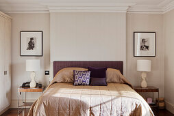 Beige and lilac bedroom with bedside tables in niches