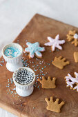 Decorating gingerbread with silver balls