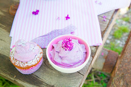 Muffin and lilac cream with lilac florets
