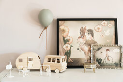 Vintage-style fairy-tale pictures and dolls' house furniture