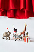 DIY circus - animal figures with hats