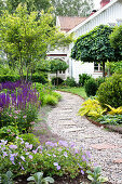 Curved garden path with gravel and slate