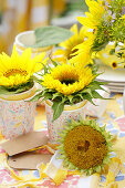 Sonnenblume im Pappbecher als Gastgeschenk