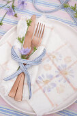 DIY napkin printed with hammered chicory flowers