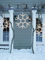 Outdoor Christmas decorations: illuminated snowflakes
