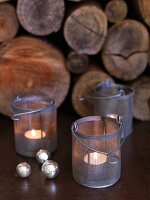 Tea light holders & decorative balls