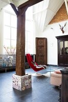 Offener Wohnraum in renoviertem Landhaus mit traditionellem Flair