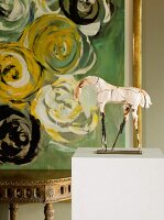 Moderne Küche im Landhausstil mit Dunstabzug und Geschirrsammlung auf