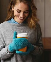 Hand-knitted knittens made of cashmere yarn