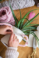 Wrapping tillandsia with woollen fabric