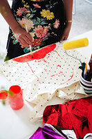 Decorating a fabric bag with textile paint (freehand)