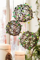 Airy DIY wire ornaments with pearl garland