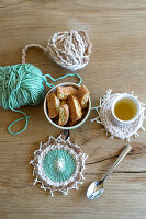 Woven coasters, cup of tea and cantuccini