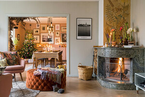 Cosy living room with fireplace and Christmas tree in the background