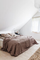 Bedroom in the attic in a neutral colour scheme