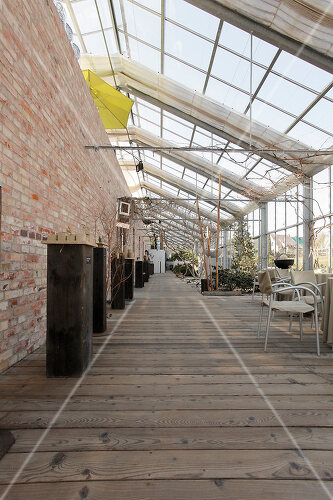 Wohnen im Gewächshaus – Feature-Bilder kaufen – living4media