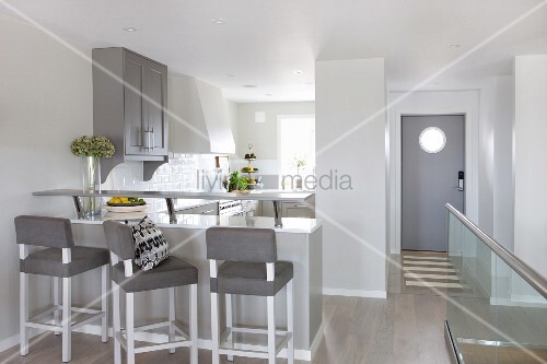 Breakfast Bar With Upholstered Stools In Buy Image