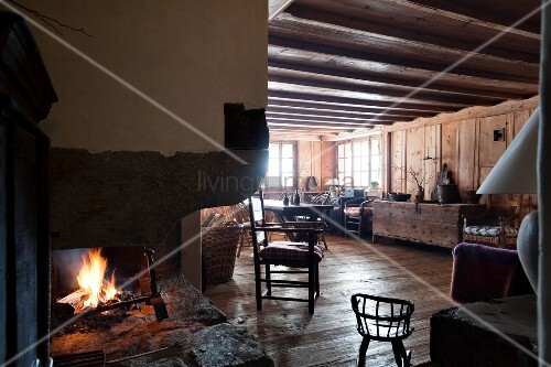 Open Fireplace In Rustic Cabin Interior Buy Image 11286860