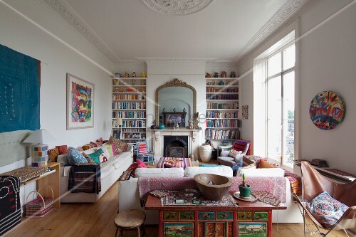 Traditionelles Wohnzimmer mit modernem Flair, gemütliche Sofas vor ... Wohnzimmer gemütlich kamin modern
Wohnzimmer gemütlich kamin modern
Traditionelles Wohnzimmer mit modernem Flair, gemütliche Sofas vor ...