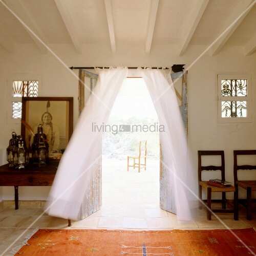 Folkloristischer Teppich Vor Offener Bild Kaufen 11049110
