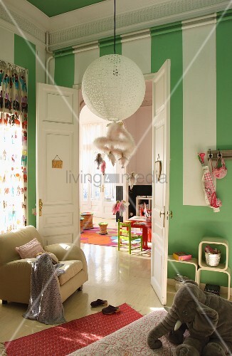 Kinderschlafzimmer mit grün-weiss … – Bild kaufen - 11075246 ... Kinderschlafzimmer mit grün-weiss … – Bild kaufen - 11075246 ...