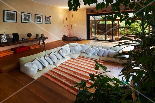 Modern Lounge Seating In Sunken Floor Of Buy Image