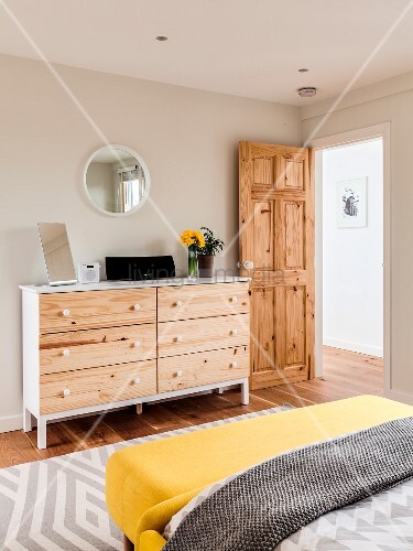 White Chest Of Drawers With Wooden Buy Image 11977472