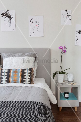 Sketches Of Women Hung On Wall Above Bed Buy Image 11992124