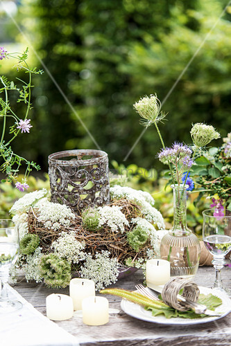 Gedeckter Tisch Im Garten Mit Bild Kaufen 12272874