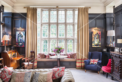 Wohnzimmer im Englischen Stil mit antiker Kassettenwand – Bild ... Wohnzimmer im Englischen Stil mit antiker Kassettenwand – Bild ...