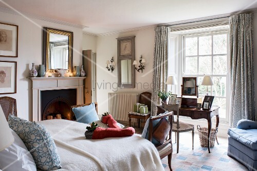 Klassisches Schlafzimmer mit ... – Bild kaufen – 12339148 ... Klassisches Schlafzimmer mit ... – Bild kaufen – 12339148 ...