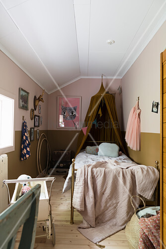 Small Child S Bedroom With Two Tone Buy Image 12550728