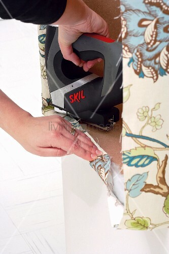 Polsterhocker Selber Bauen Kiste Mit Stoff Beziehen Bild Kaufen Living4media