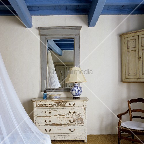 An Old Fashioned Chest Of Drawers In Buy Image 00706802