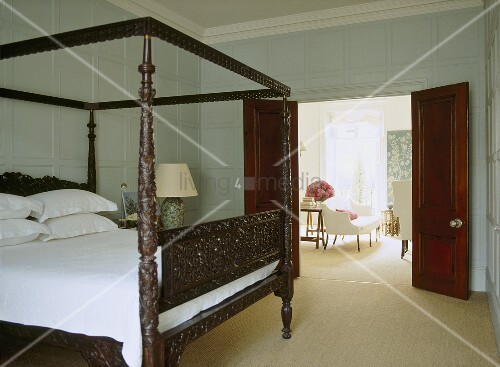 A Traditional Bedroom With Painted Buy Image 00709698